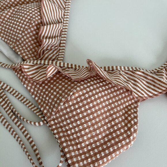 NWT Aerie Seersucker Ruffle Bikini Swim Top Beige White New with Tags Large - Picture 4 of 9